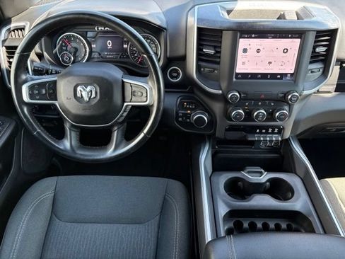 Used 2022 RAM 1500 Big Horn AWD/4WD image 3
