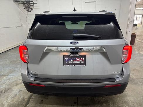 Used 2023 Ford Explorer XLT AWD/4WD image 29