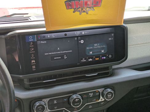 Used 2025 Jeep Gladiator Sport image 17