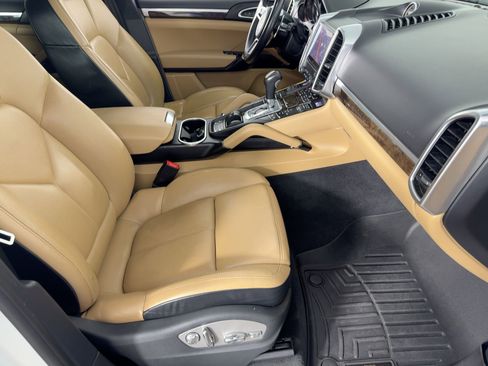 Certified 2018 Porsche Cayenne Platinum Edition image 30