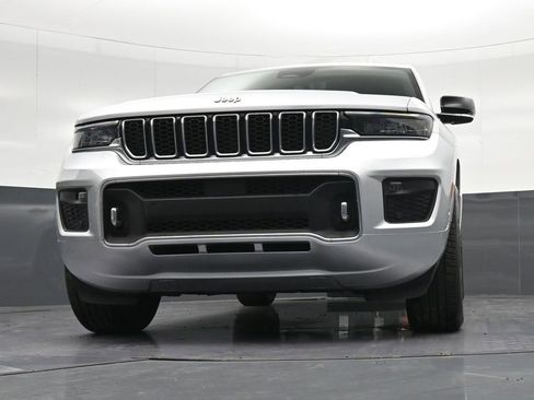 Used 2023 Jeep Grand Cherokee Overland w/ Luxury Tech Group IV RWD image 27