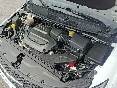 Used 2024 Chrysler Pacifica Touring-L FWD image 27