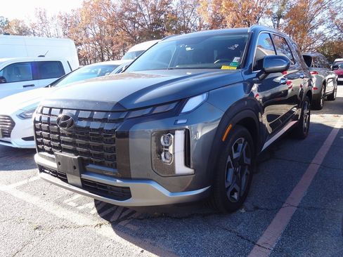 Used 2024 Hyundai Palisade SEL w/ Premium Package image 3