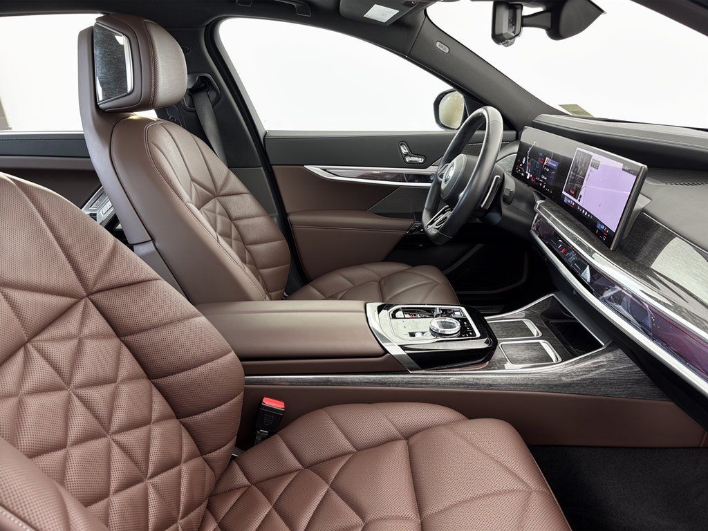 Used 2023 BMW 740i w/ Parking Assistance Package RWD image 30