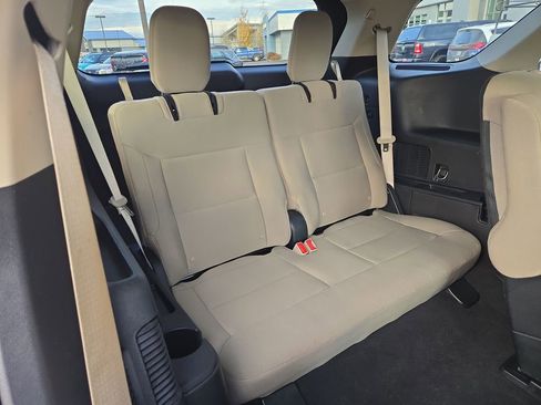 Used 2022 Ford Explorer XLT image 16