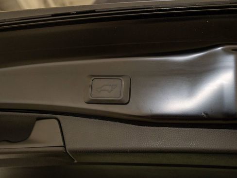 Used 2021 Toyota RAV4 XLE w/ Convenience Package image 6