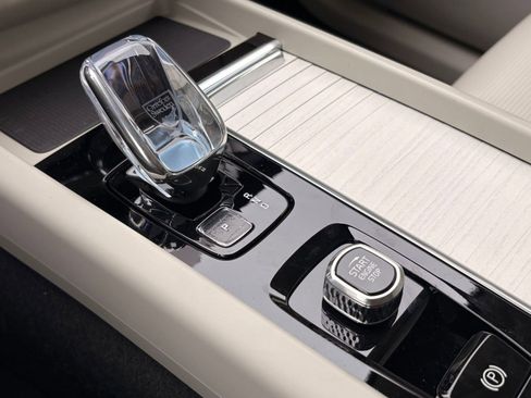 New 2026 Volvo XC60 B5 Ultra w/ Climate Package image 31