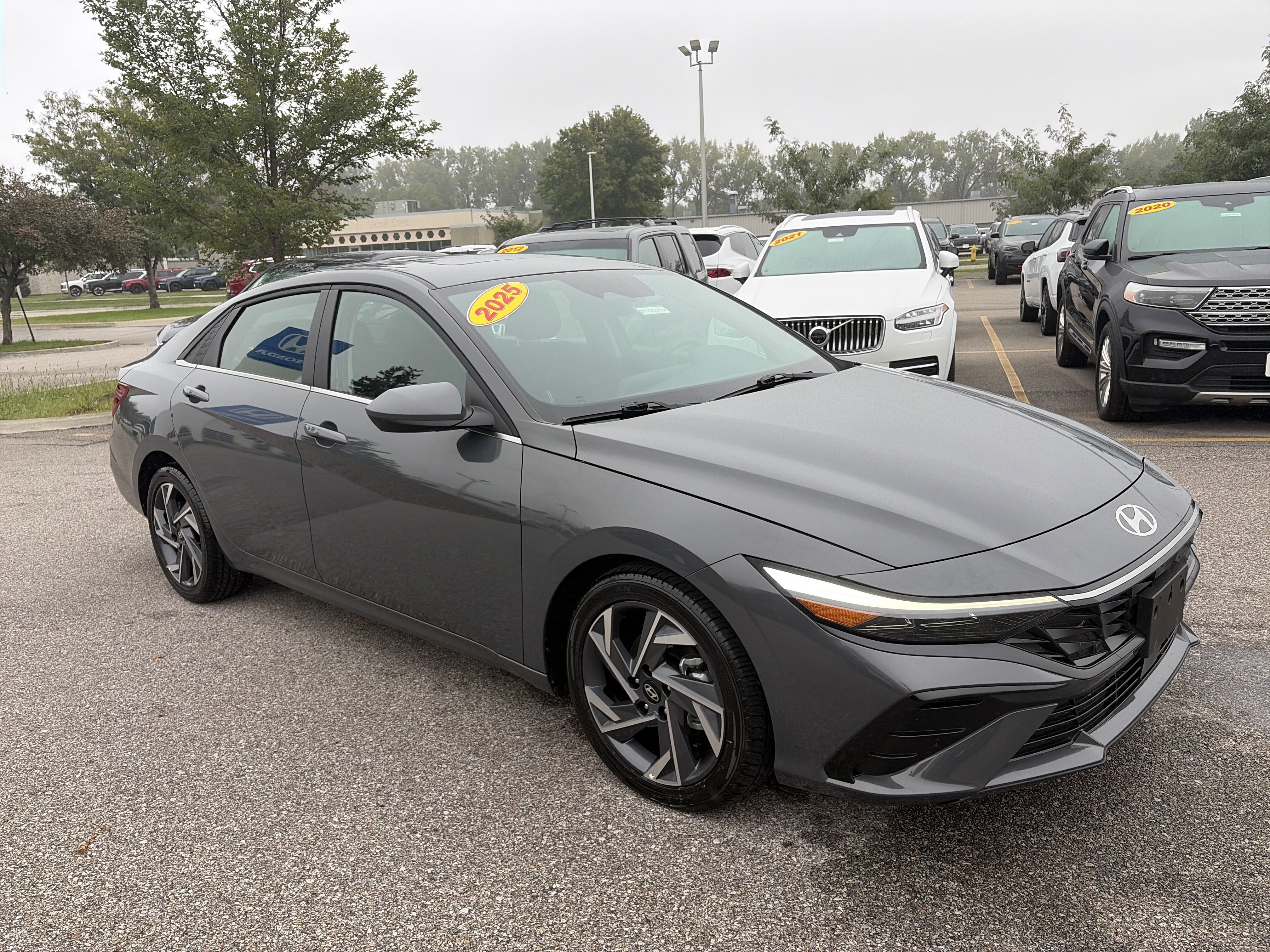 Used 2025 Hyundai Elantra SEL FWD image 3