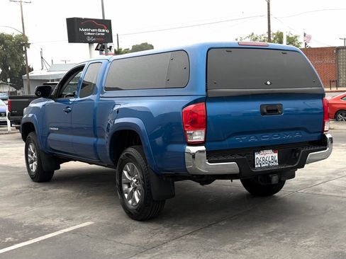Used 2017 Toyota Tacoma SR5 image 8