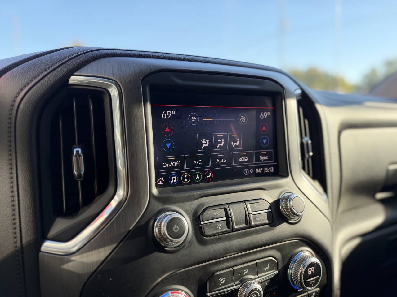 Used 2023 GMC Sierra 3500 Denali w/ Denali Black Diamond Edition AWD/4WD image 22