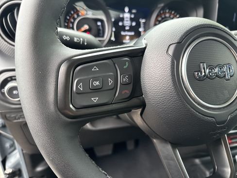 Used 2026 Jeep Wrangler Unlimited Rubicon AWD/4WD image 24