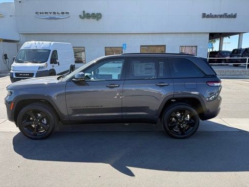 New 2025 Jeep Grand Cherokee Altitude image 3