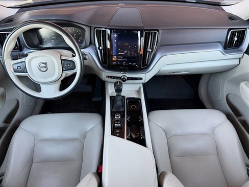 Used 2020 Volvo XC60 T6 Momentum image 5