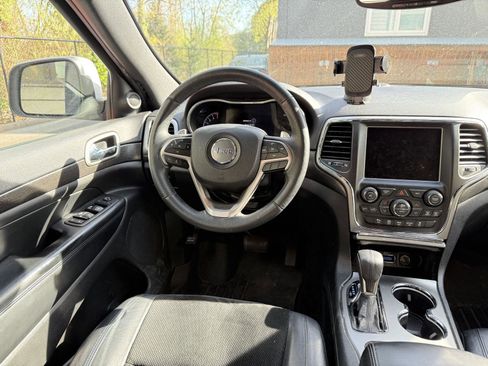 Used 2017 Jeep Grand Cherokee Altitude image 7