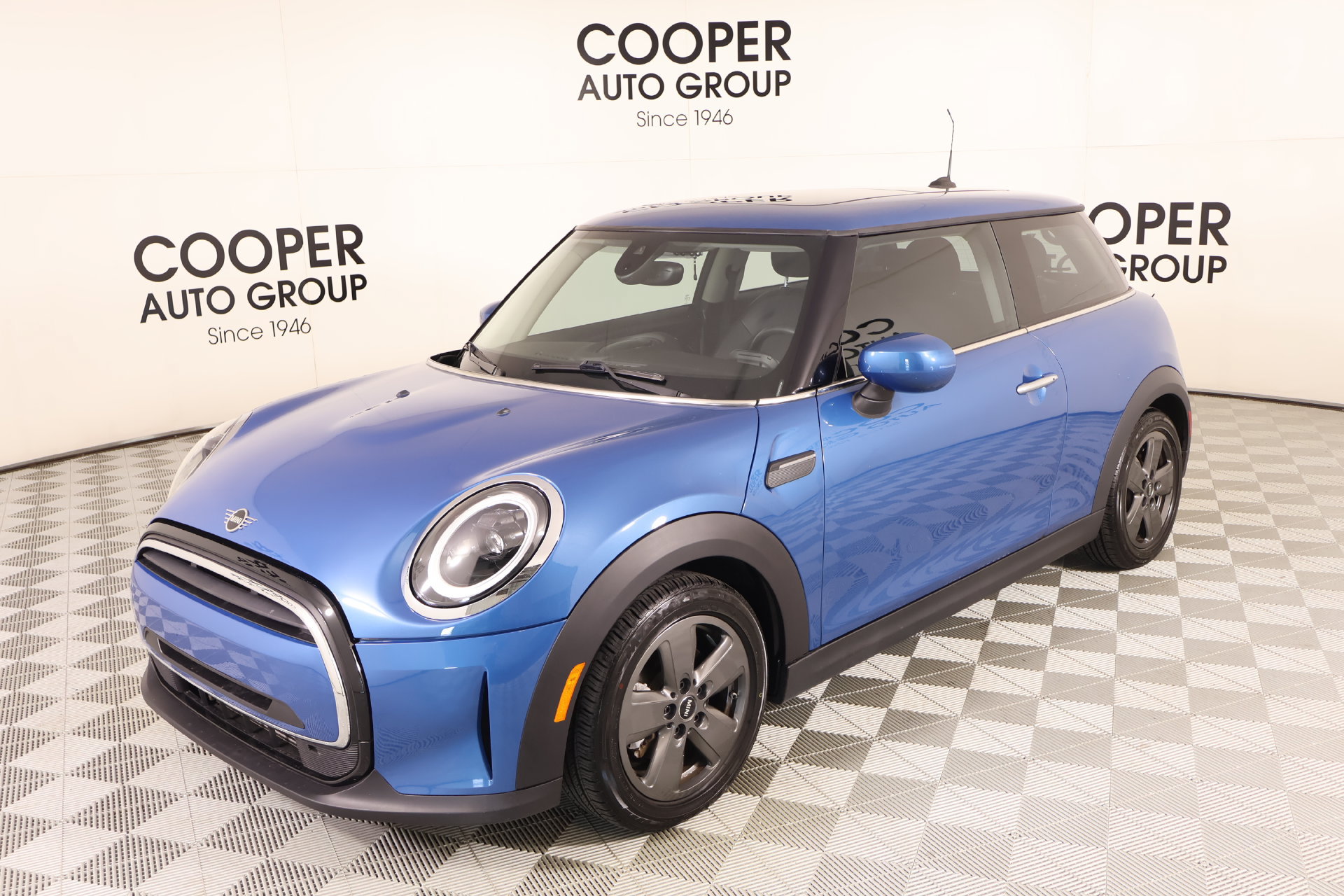 Certified 2023 MINI Cooper 2-Door Hardtop FWD image 10