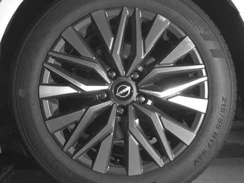 Used 2025 Nissan Altima 2.5 SV FWD image 14