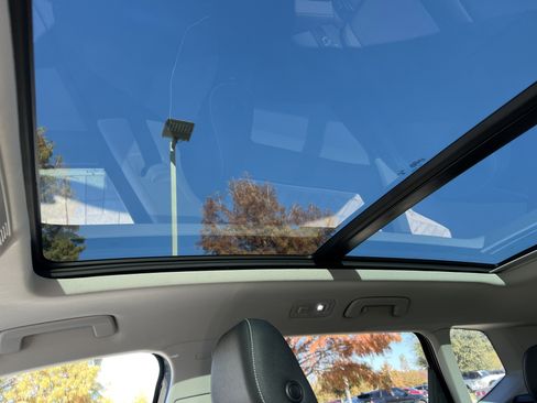 Certified 2024 Volkswagen Taos SE w/ Panoramic Sunroof Package image 26