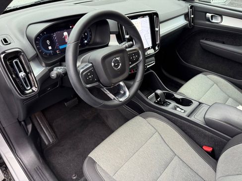 Used 2023 Volvo XC40 B5 Core AWD/4WD image 15