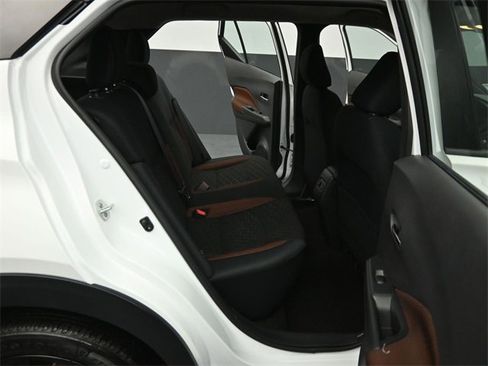 Used 2023 Nissan Kicks SR image 23