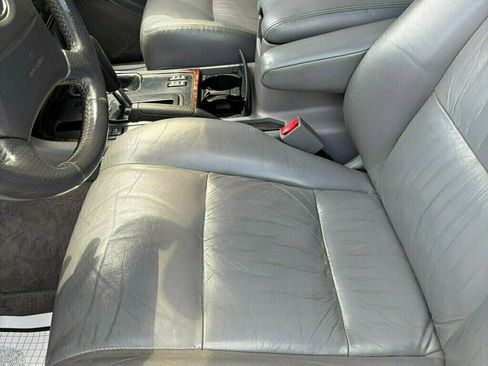 Used 2001 Toyota Land Cruiser w/ Convenience Pkg AWD/4WD image 28
