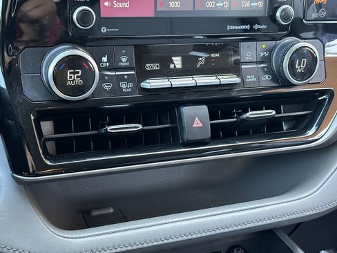 Used 2021 Toyota Highlander LE FWD image 20
