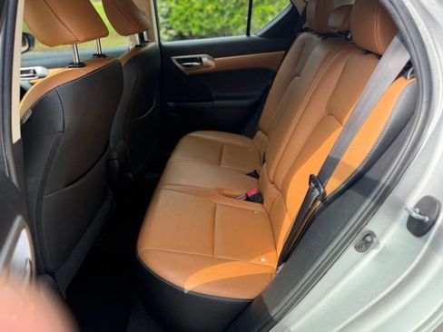 Used 2016 Lexus CT 200h w/ Seat Comfort Package FWD image 12