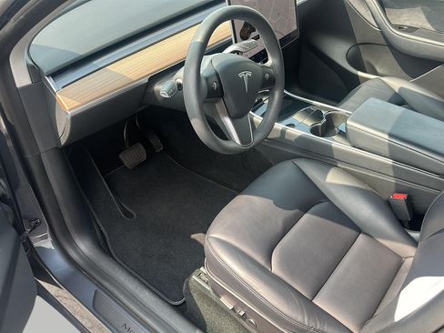 Used 2021 Tesla Model Y Long Range AWD/4WD image 11