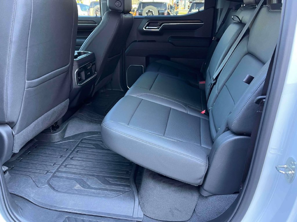 Certified 2023 GMC Sierra 1500 SLT w/ SLT Convenience Package AWD/4WD image 17
