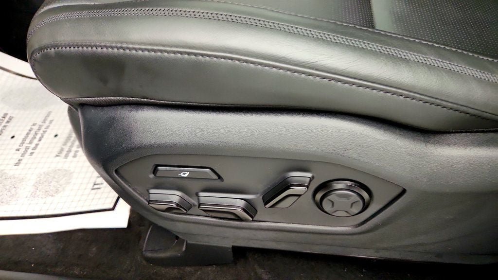 Used 2025 Hyundai Santa Fe Calligraphy AWD/4WD image 11