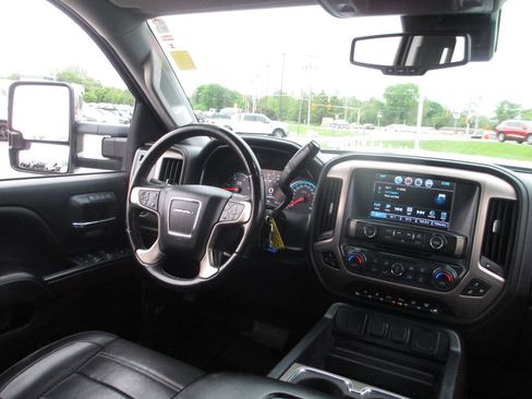 Used 2017 GMC Sierra 3500 Denali w/ Duramax Plus Package AWD/4WD image 27
