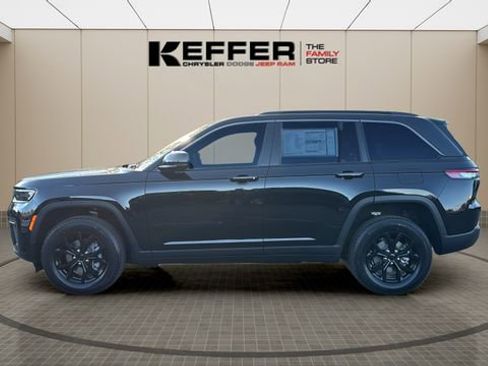 New 2026 Jeep Grand Cherokee Altitude AWD/4WD image 2