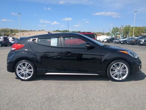 Used 2016 Hyundai Veloster Turbo FWD image 3