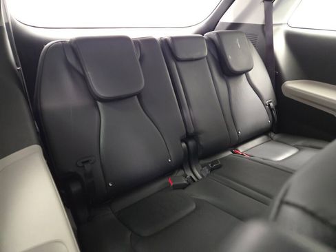 Used 2024 Kia Carnival LX image 12