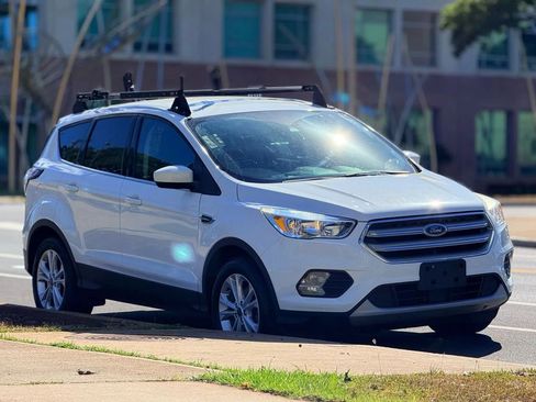 Used 2018 Ford Escape SE w/ Ford Safe & Smart Package image 6