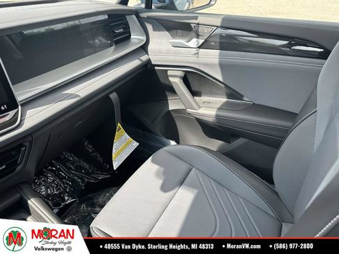 Used 2026 Volkswagen Tiguan SE AWD/4WD image 25