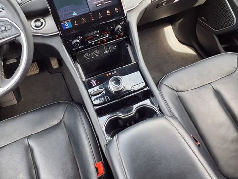 Used 2022 Jeep Grand Cherokee Limited 4xe image 12