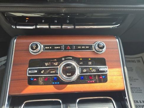Certified 2023 Lincoln Aviator Reserve w/ Jet Package AWD/4WD image 9