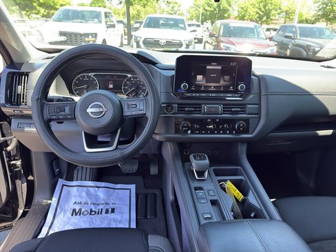 Used 2025 Nissan Pathfinder S FWD image 24