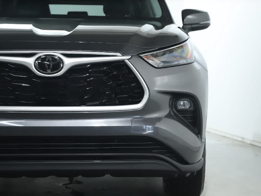 Used 2024 Toyota Highlander XLE AWD/4WD image 7