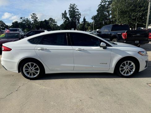 Used 2019 Ford Fusion SE FWD image 4