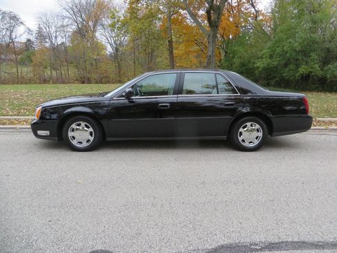 Used 2002 Cadillac De Ville w/ Comfort/Convenience Pkg image 2