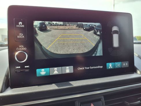 Used 2025 Honda Pilot Touring image 5