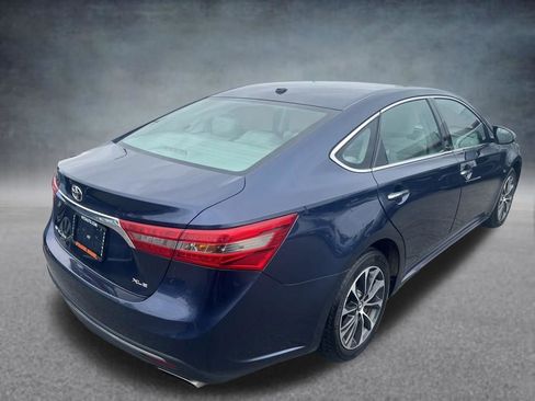Used 2017 Toyota Avalon XLE Premium w/ All Weather Liner Package FWD image 5