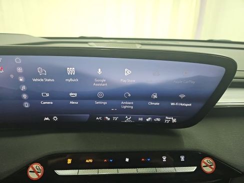 Used 2025 Buick Enclave Preferred image 3