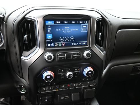 Certified 2022 GMC Sierra 3500 Denali image 23