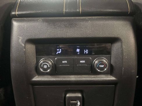 Used 2021 Chevrolet Traverse LS AWD/4WD image 23