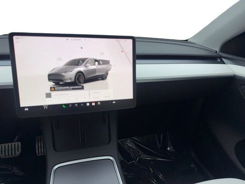 Used 2024 Tesla Model Y Performance image 54