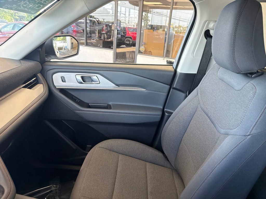 Used 2026 Ford Explorer Active AWD/4WD image 25