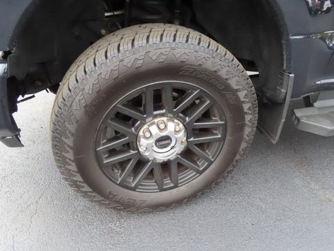 Used 2022 Ford F250 Lariat w/ Black Appearance Package image 11