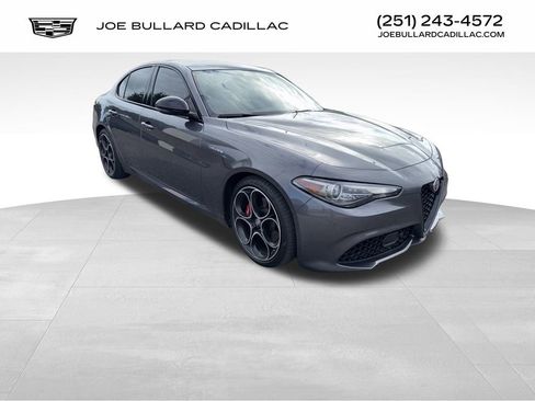 Used 2023 Alfa Romeo Giulia Veloce image 1